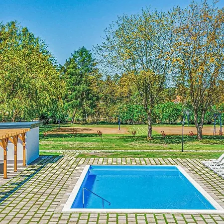 Gorgeous In With Swimming Pool
